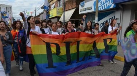 Marcha Del Orgullo Bajo La Consigna Ni Un Derecho Menos Ni Un Paso Atr S