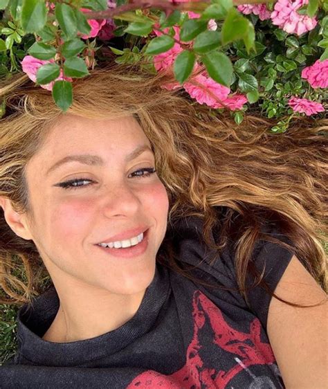 Shakira Instagram Official Debbie Gwendolen