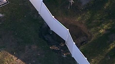 Florida Sinkhole 2nd Sinkhole Opens Near Site Of 100 Foot Deep Hole Video Abc News