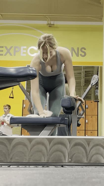 Mouthwatering Gym Blonde With Cleavage Tits Boobs Forum