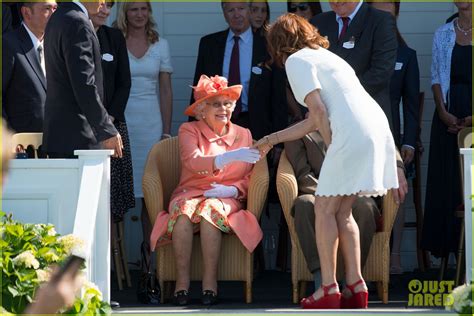 Susan Sarandon Breaks Royal Protocol While Meeting Queen Elizabeth