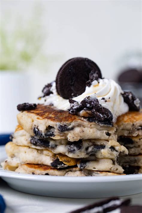 One Bowl Fluffy Vegan Oreo Pancakes