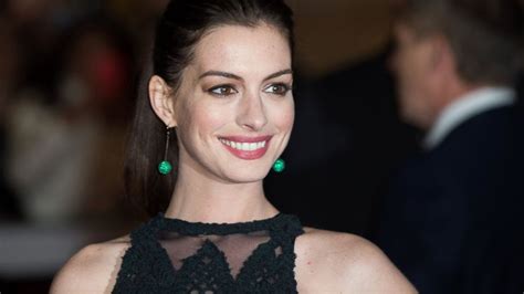 Anne Hathaway Posts Bikini Pic To Seemingly Announce Pregnancy PixBlog