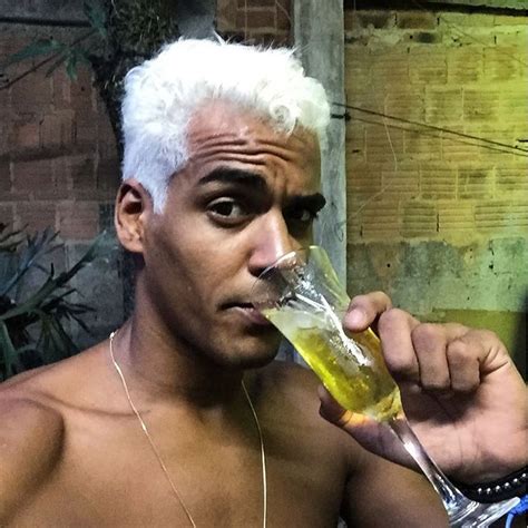 Ho Ho Ho Marcello Melo Jr Radicaliza O Visual E Exibe Cabelo Branco