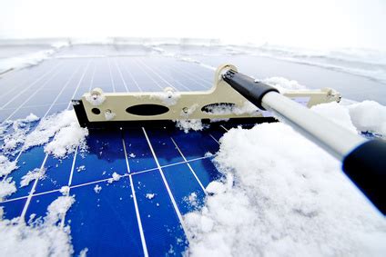 Photovoltaik Schnee abräumen Möglichkeiten der PV Schneeräumung