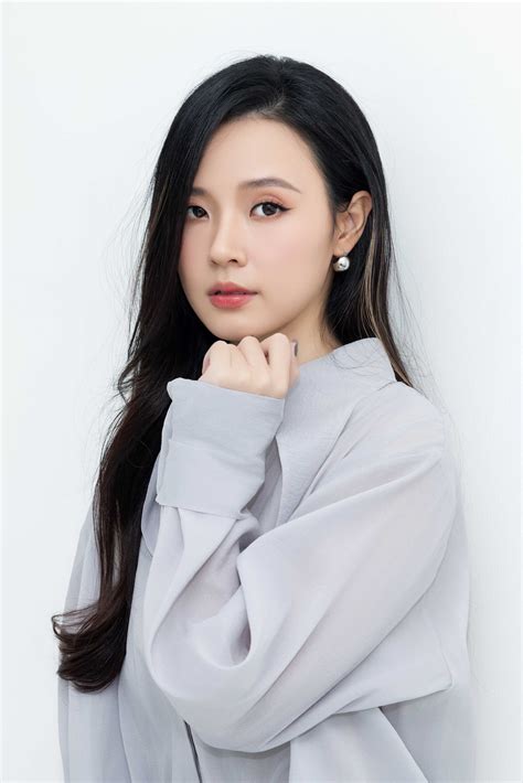 Hot girl Midu đẹp như một nàng thơ càng ngắm càng mê