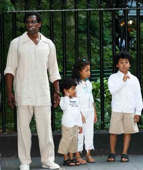 WESLEY SNIPES WITH CHILDREN IN PARK