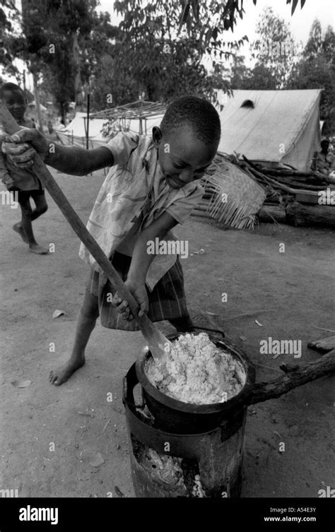 Painet Hn1972 571 Black And White Food Hutu Refugee Burundi Cooking