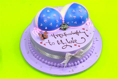 Bánh kem bikini tạo hình cặp ngực đẹp vòng khủng Bánh Kem Ngộ Nghĩnh