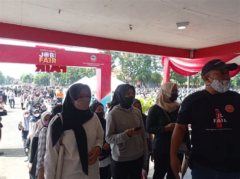 Job Fair Banyumas Di Gor Satria Purwokerto Dipadati Ribuan Pencari