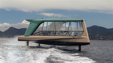 BMW Icon luxury electric boat unveiled in concept form; gets 56kmph top ...