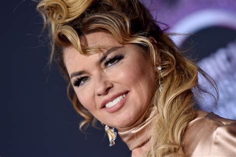 5 Ways Shania Twain Loses Weight At 57