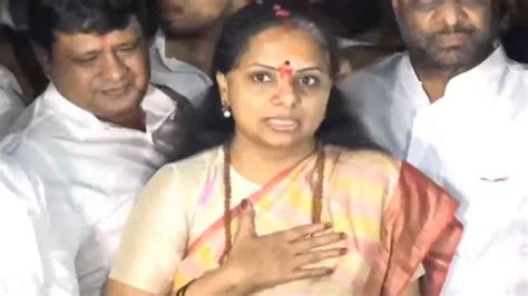 Brs Mlc Kavitha హైదరాబాద్ చేరుకున్న ఎమ్మెల్సీ కవిత ఘన స్వాగతం పలికిన బీఆర్ఎస్ శ్రేణులు Brs