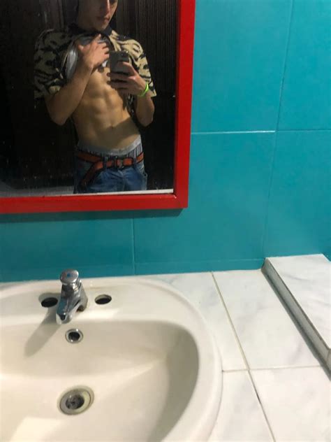 Chilling Nude Pics XHamster