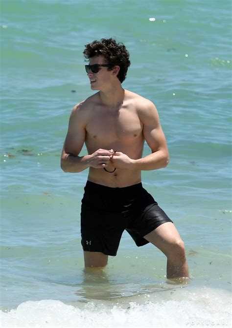 Shawn Mendes Shirtless In Miami Pictures July 2017 Popsugar Celebrity