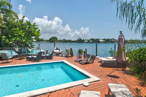 1531 Stillwater Dr Miami Beach Fl 33141 This 44 Wide Bay Waterfront