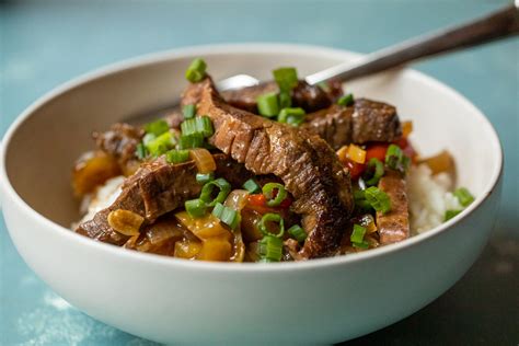 Slow Cooker Pepper Steak - Easy Weeknight Meal ~ Macheesmo