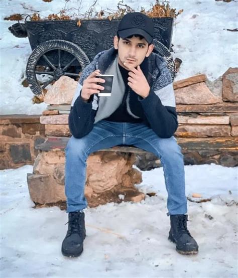 Maaz Safdar Biography – YouTuber Age, Wife, Family | Showbiz Hut