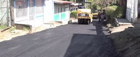 Avanza la construcción de 11 cuadras de calles en el barrio Tierra