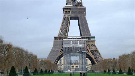 What Happened To The Eiffel Tower 2024 Photos Images Heida Kristan