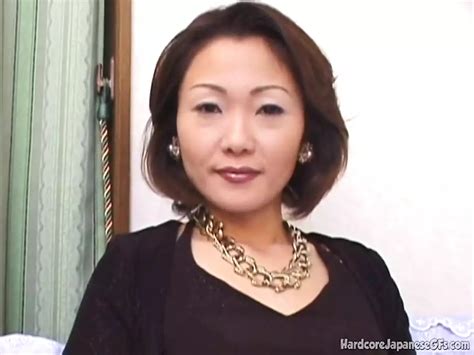 Japanische Stilvolle MILF Masturbiert XHamster