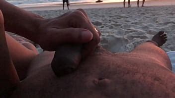 Pareja Jugando A Lucirse En La Playa Es Un Juego Que Termina Mal XVIDEOS