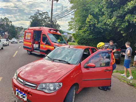 Acidente entre dois carros deixa um ferido Estância Velha Notícias