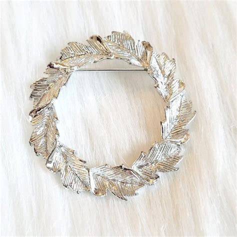 Jewelry Vintage Gerrys Signed Silver Tone Metal Leaf Wreath Brooch