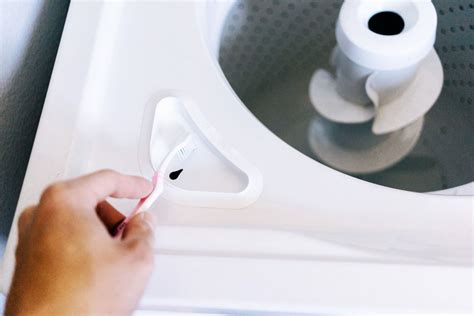 How To Clean A Top Loading Washing Machine With Agitator Storables