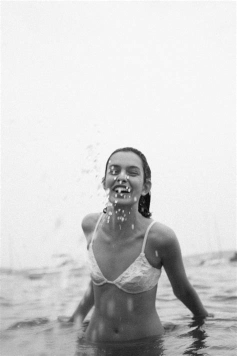 Zoe Barnard Nude Sexy 19 Photos TheFappening