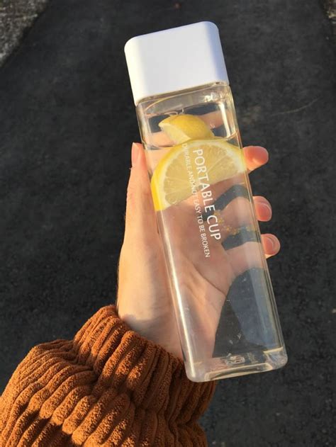 bottle of water | Вода в бутылках, Вода с лимоном, Бутылка для воды
