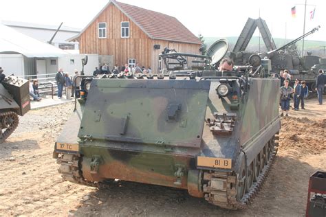 Führungsfunkpanzer M113 A2 G Walk Around Page 1