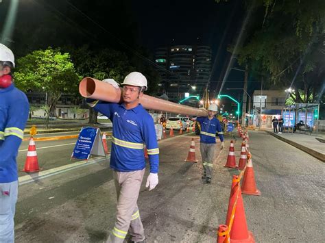 Avenida Constantino Nery começa a receber implantação de rede coletora