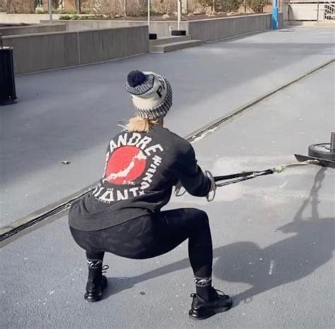 Need Mella Sitting That Ass On My Face Scrolller