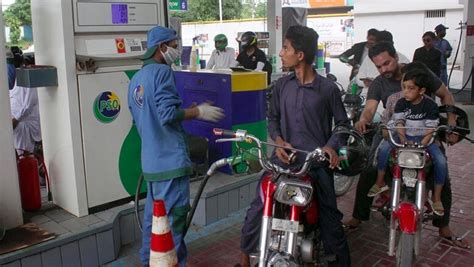 Petrol Price Likely To Decrease By Rs098 Per Litre From January 1