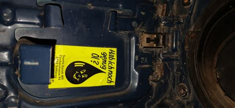 Пружинка лючка бензобака — Toyota Avensis I, 2 л, 1998 года | своими ...