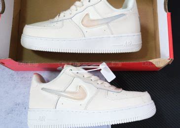 Top Mẫu Giày Sneaker Nam Nữ Hot Nhất Hiện Nay