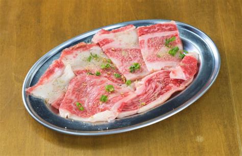 「はみ出るマンガ肉」が全店舗で味わえる 辛さが選べるホルモン盛りや和牛の希少部位メニューも 「大阪焼肉・ホルモン ふたご」がグランド