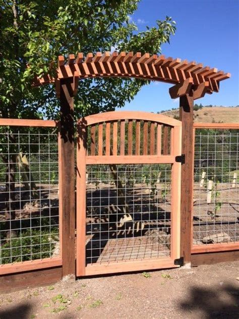 17 Awesome Hog Wire Fence Design Ideas For Your Backyard | Garden gate ...