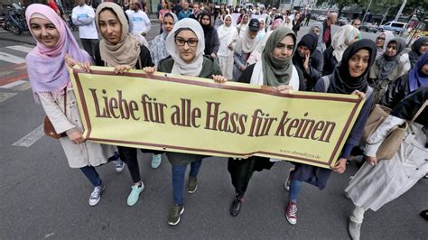 Protest Gegen Islamismus Muslime Setzen Zeichen Gegen Terror