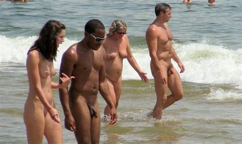 kvinder køber sex af Mørke Gigolos på sexferie i udlandet Sexnyheder sexhistorier og sexfilm