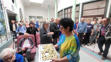 Dom Pomocy Społecznej W Lubuczewie Życzenia Wielkanocne i dzielenie