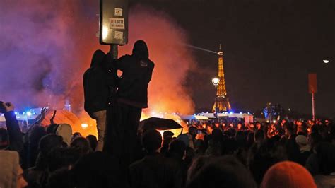 Francia Afronta Más Huelgas Parciales Tras Otra Noche De Disturbios