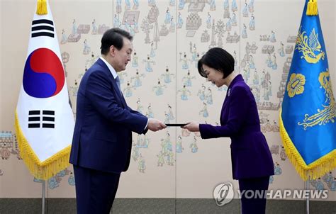 한국 대통령 오영주 주베트남 대한민국 대사에 신임장 수여