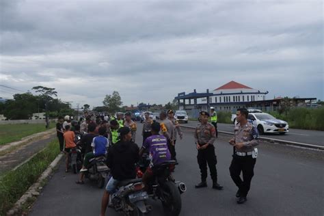 Polisi Bubarkan Balap Liar Amankan Motor Di Lampung Selatan