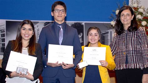 Ceremonia De Premiación A Mejores Alumnos Y Docentes Carrera De Kinesiología Concepción