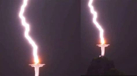 Lightning Strikes Brazil S Christ The Redeemer Statue Breathtaking