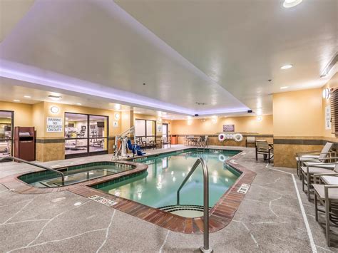 Downtown Hotel Near Lucas Oil Stadium | Holiday Inn Indianapolis Downtown