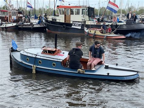 Sleepboot En Opduwer Van Het Jaar Vereniging De Motorsleepboot