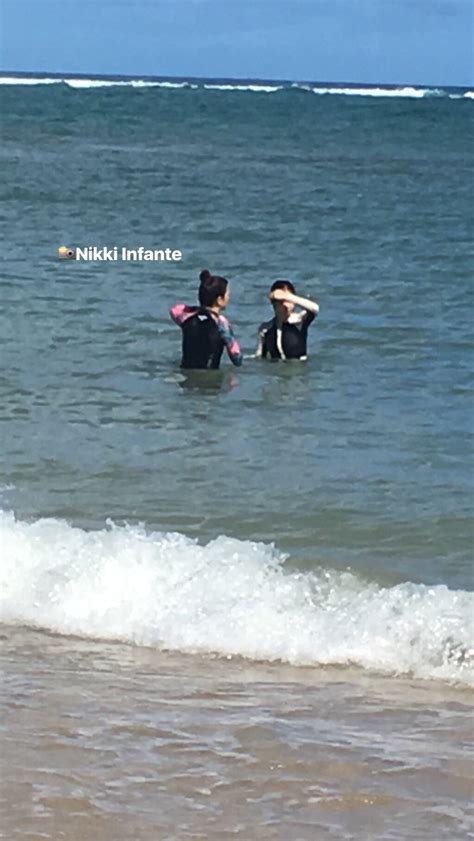 Cứ tưởng Jennie đi biển Hawaii sẽ bung lụa bikini khoe body ai ngờ kín như bưng